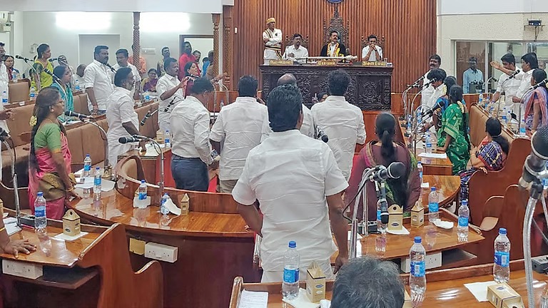 ரூ.2000 கோடி முறைகேடு செய்து சம்பாதித்ததாகச் சொல்லும் அமைச்சர் நிர்மல் குமார், அதை நிரூபிக்க வேண்டும், இல்லாவிட்டால் அவரது வீட்டை முற்றுகையிட்டுப் போராட்டம் நடத்துவோம்  - 